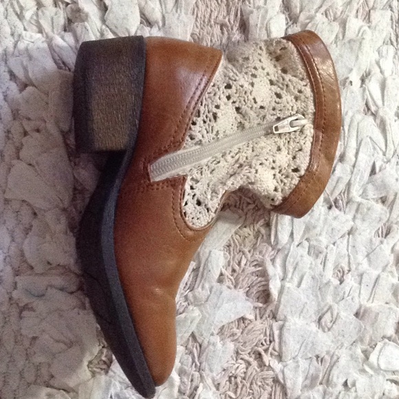 Cherokee brown and white crochet boots. - Picture 6 of 8